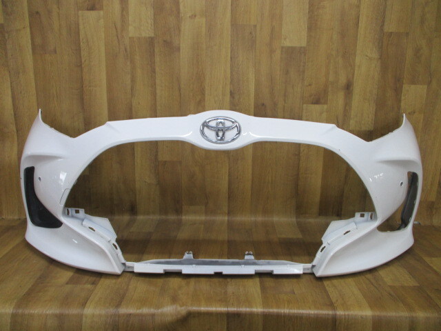 D11/ KSP210/MXPA10/MXPA15/MXPH10/MXPH15ヤリス純正フロントバンパー52119-52E70/52E80拍卖