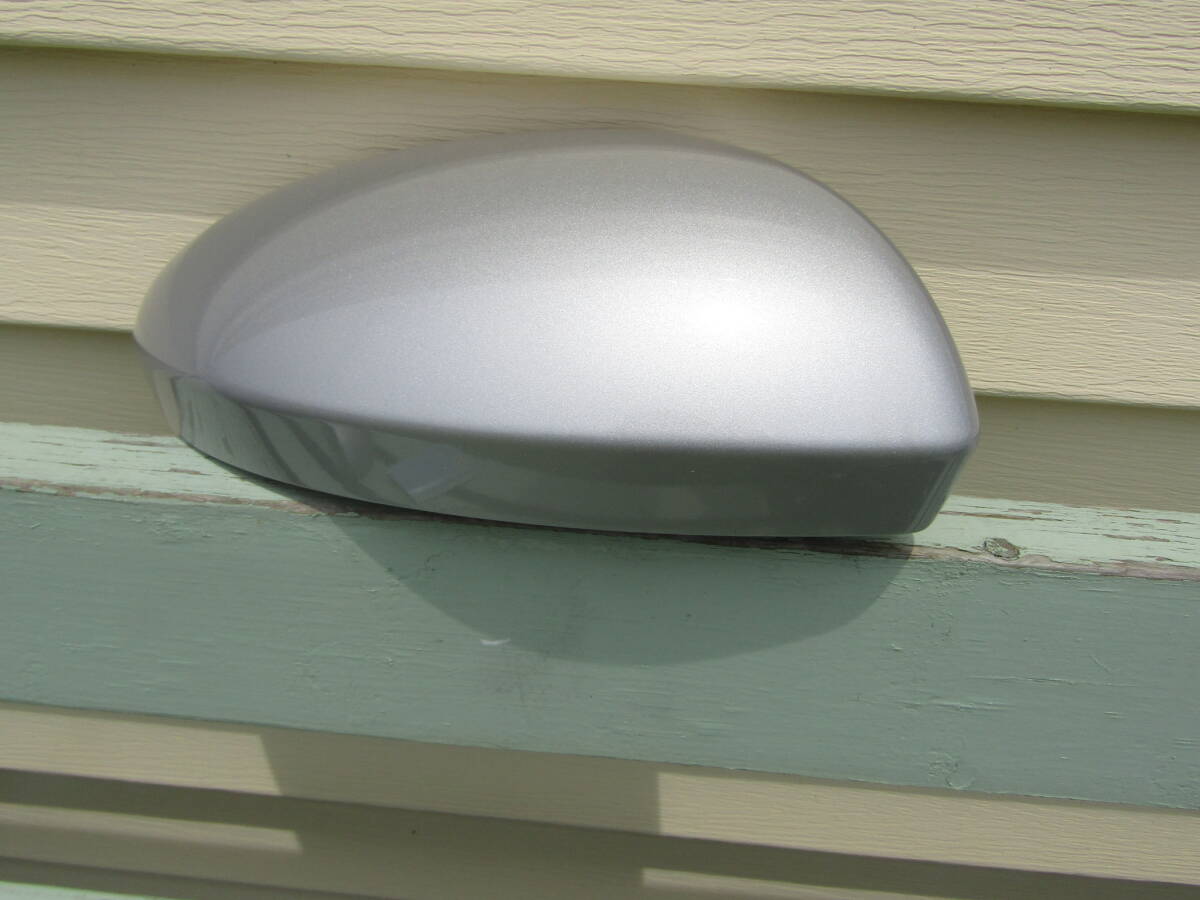 日産 ノート E13 純正 右 ドアミラーカバー ブリリアントシルバー ミラーカバー ■■ 12061905拍卖
