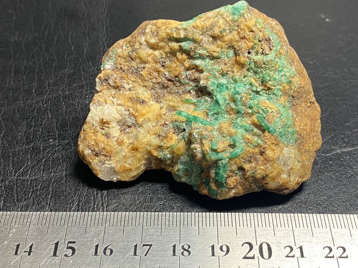 エメラルド 原石標本 168g拍卖