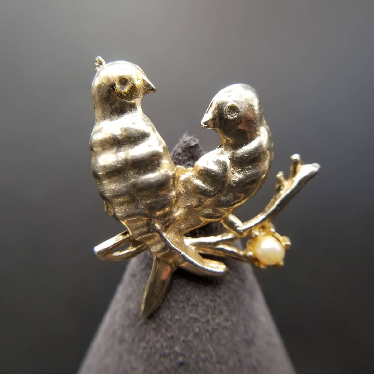 木にとまる2羽の鳥 パール装飾 ヴィンテージ ブローチ ゴールドトーン 小ぶり レトロキュート 動物 鳥モチーフ 自然 Y16-Y拍卖
