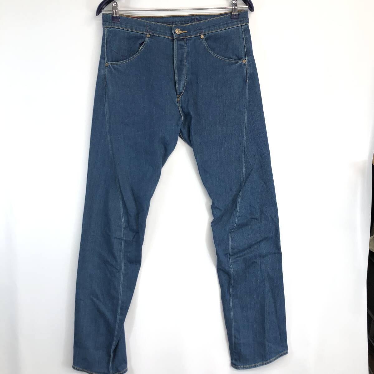 チュニジア製 リーバイス RED ストレッチデニムパンツ W32 立体裁断拍卖