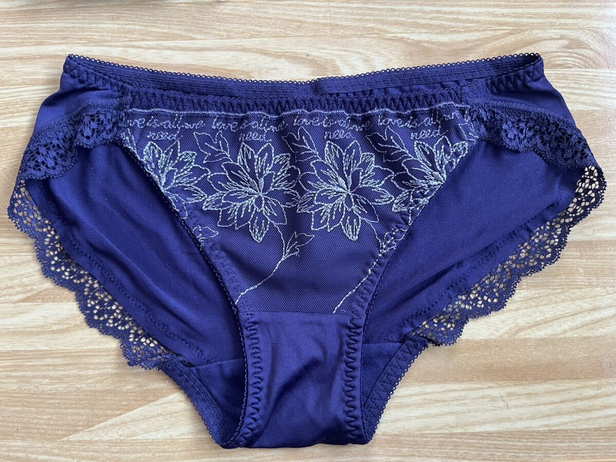 新品 タグ付き アモスタイル トリンプ AMOSTYLE ネイビー チャーミングラマー レギュラーショーツ ビューティフルフラワーコレクション 紺拍卖