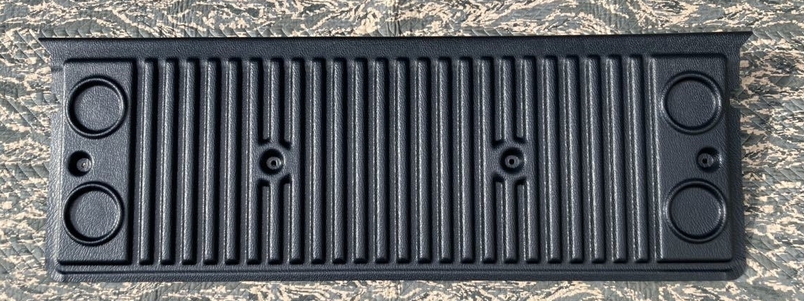 ●新品 未使用●トヨタ 純正 ハイラックス テールゲート プロテクター リヤデッキゲート ベッドライナー テール部 カバー付拍卖