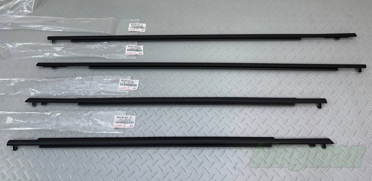 ●新品 未使用●トヨタ純正 ZVW30系プリウス ドアベルトモール 水切りモール 1台分セット TOYOTA拍卖