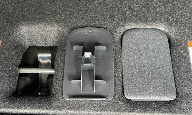 ●新品 未使用●トヨタ純正 TOYOTA シエンタ デッキボードサービスホールキャップ 2個セット 3列シート サードシート 流用にどうぞ拍卖