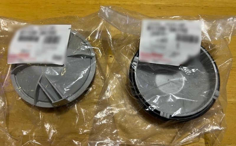 ●新品 未使用 流用品●トヨタ純正部品 TOYOTA エスティマ 50系 エスティマハイブリット 20系 ヘッドランプソケット カバー 2個セット拍卖