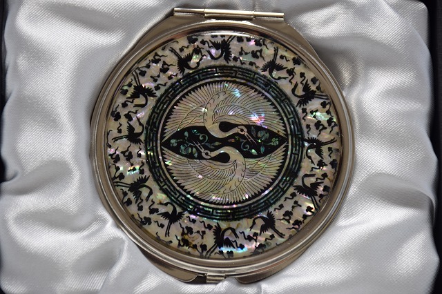 ◆◆韓国 伝統工芸◆螺鈿細工 コンパクトミラー◆唐草と鶴◆送料無料!◆◆拍卖