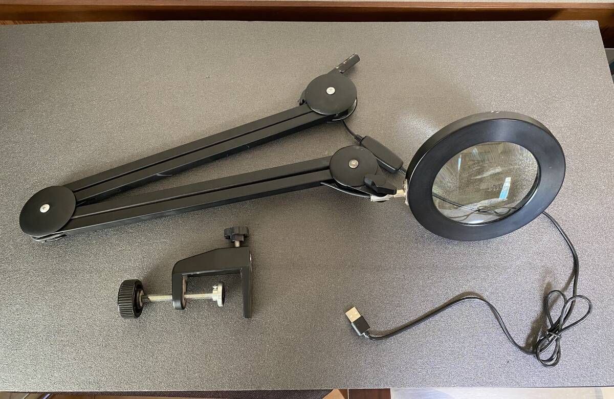 ♪♪「Ourine LEDルーペデスクライト クリップ付き卓上ライト 5倍率拡大鏡を搭載」 中古品 ♪♪拍卖