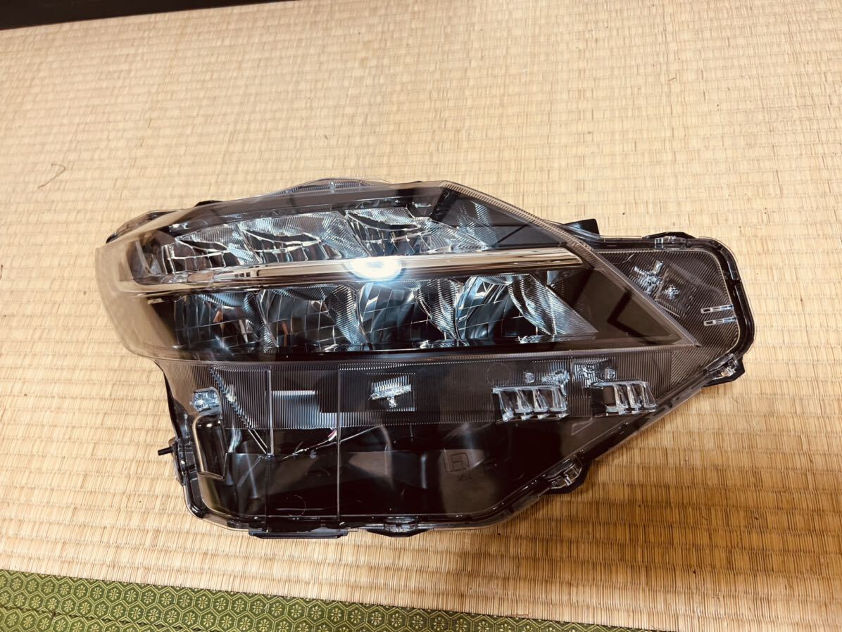 日産 ルークス ハイウェイスター B44A 純正 右 ヘッドライト KOITO100-23779 LED ヘッドライト (Y)B47A拍卖