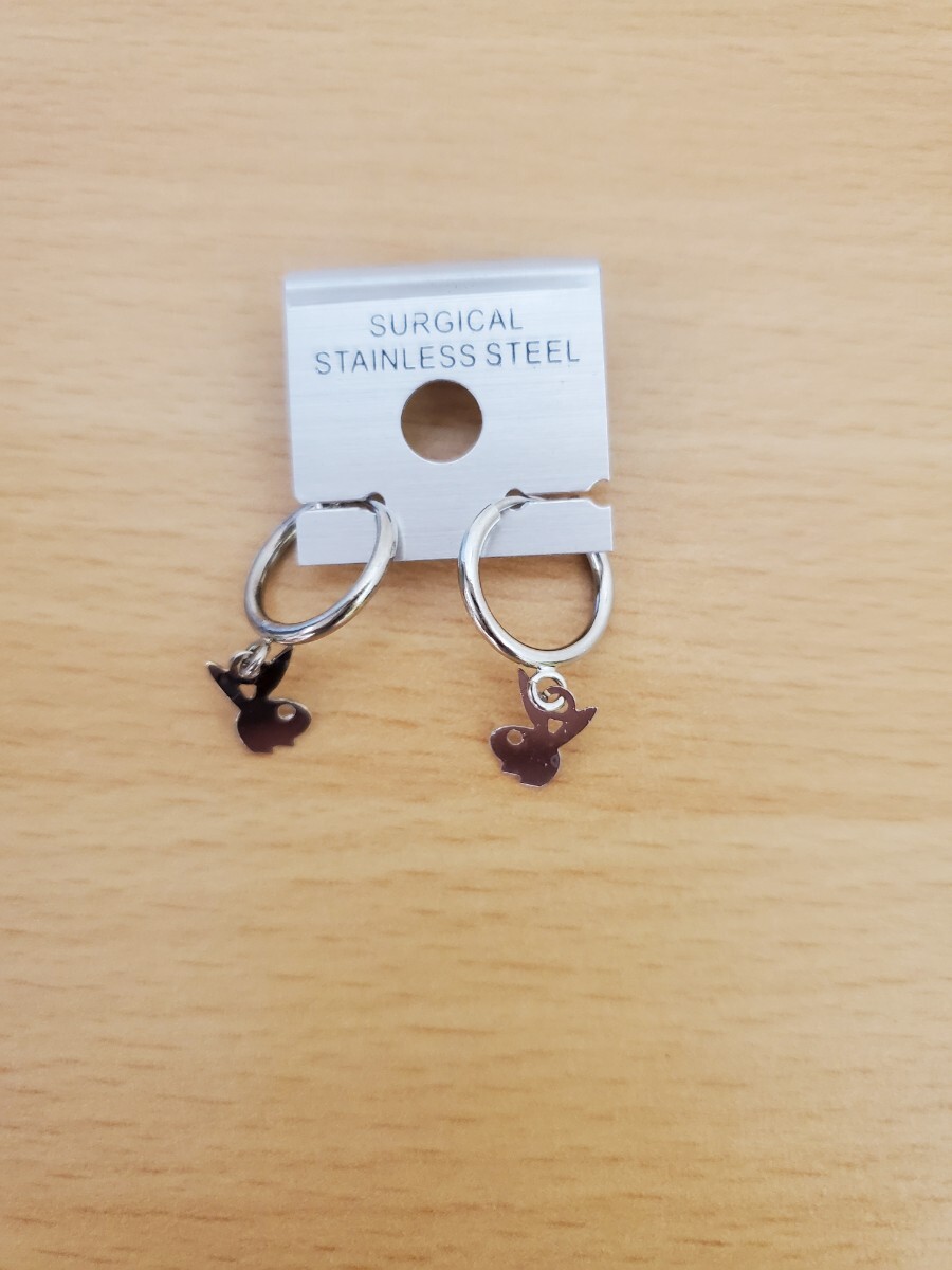 新品 未使用 いやカーフイヤリング うさぎウサギ 可愛い リング揺れる シルバー プレイボーイ? おしゃれ拍卖