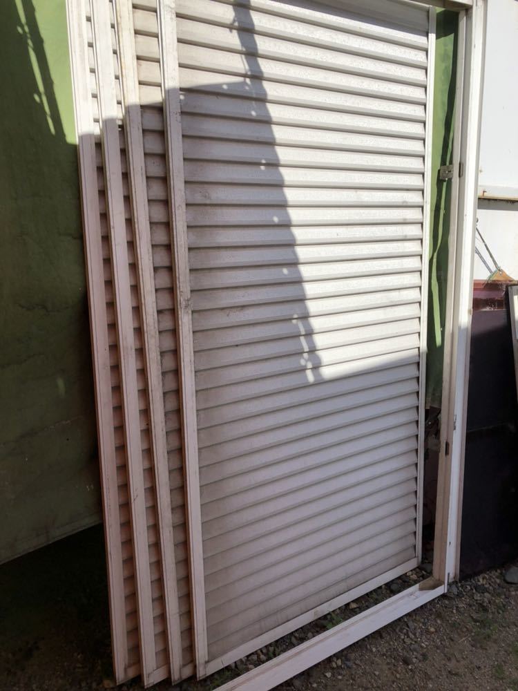 後付け雨戸セット家一軒分まとめて ホワイト 台風シーズン 対策 暴風対策 ルーバー 建具アルミサッシ 日除けリフォーム防犯ガーデニング 白拍卖