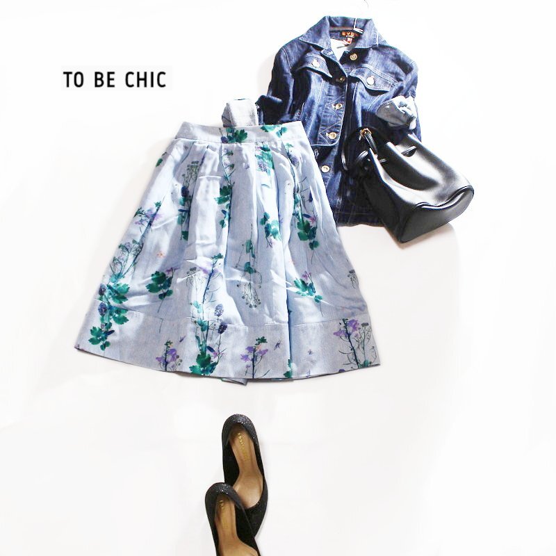 美品 TO BE CHIC トゥービーシック 株)三陽商会 春 夏 爽やか お洒落 リアル フラワー イラスト 膝下丈 フレアスカート 9号 38 水色拍卖