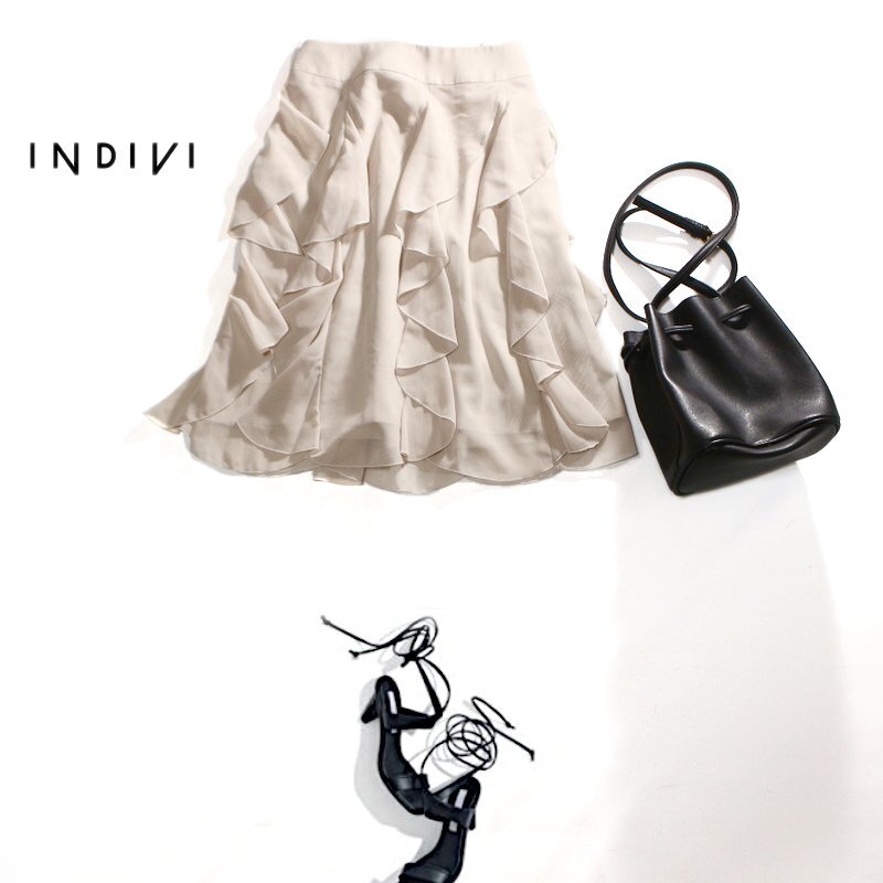 美品 インディヴィ INDIVI 株) ワールド 春 夏 フリルデザイン シフォン フレアスカート 9号 38 ライトベージュ拍卖
