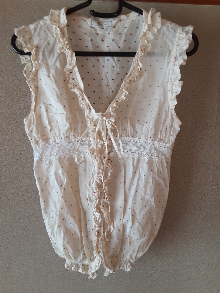 ノースリーブ タンクトップ トップス M 綿100% 日本製 カットソー オフホワイト アイボリー ブラウス 夏 レディース レース ヒラヒラ 洋服拍卖