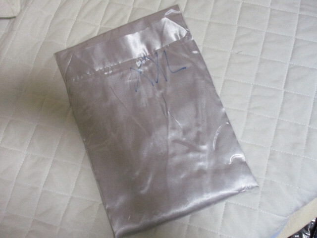 未使用 タイシルクガウン 銀色 M 送料1枚185円拍卖