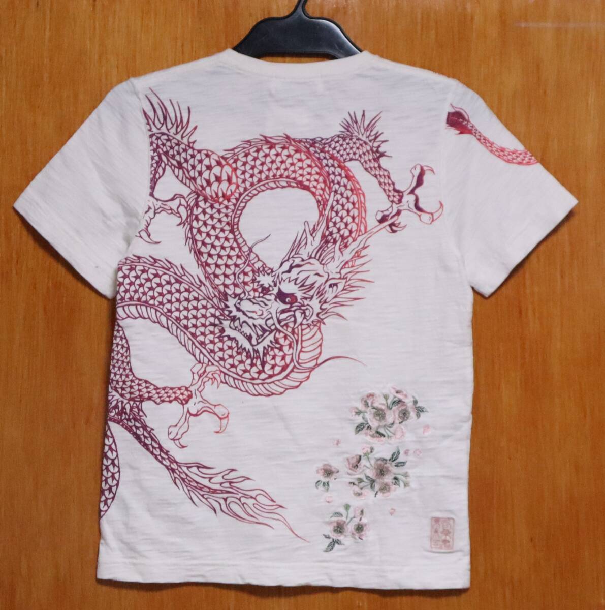 SALE!絡繰魂 レディース♪(S) 登り龍 桜刺繍 半袖Tシャツ 拍卖