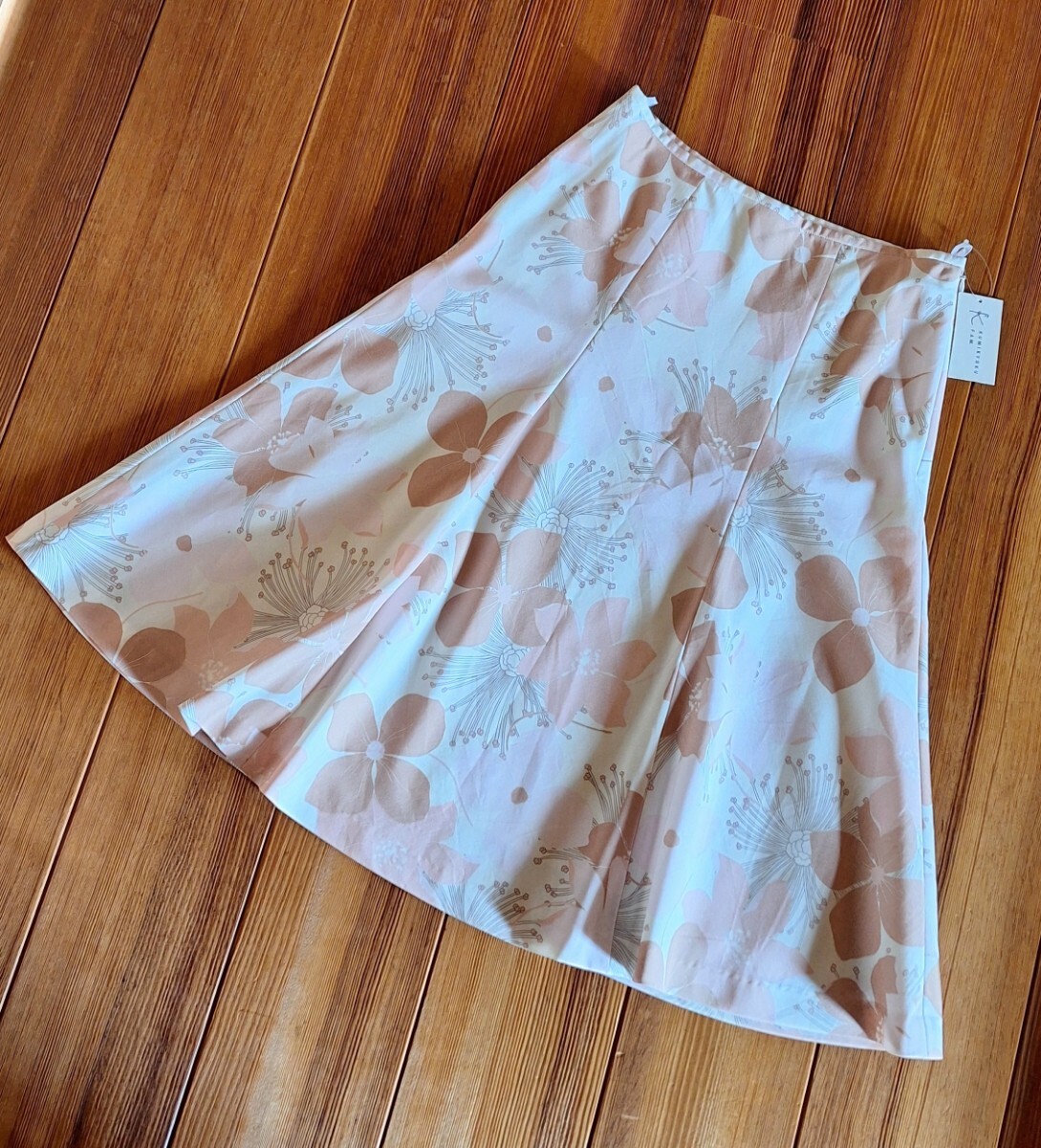 ★KUMIKYOKU FAM 組曲 タグ付き新品 総柄 花柄 フレアスカート サイズ2★拍卖