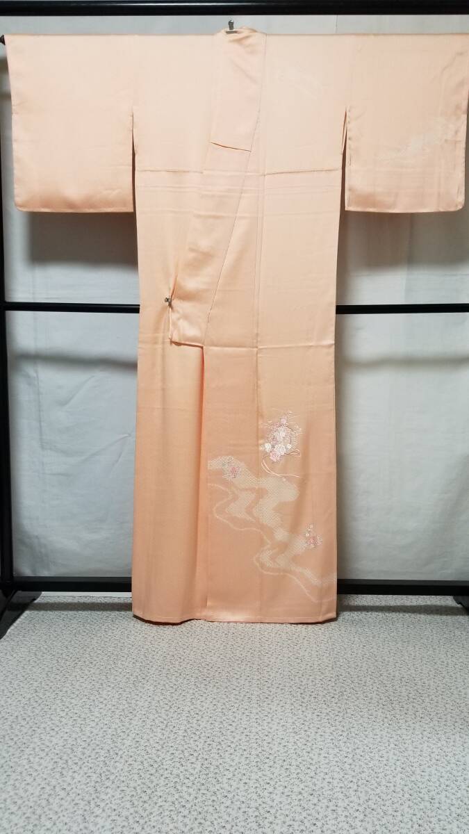 【桐徳】付下げ☆送料無料*期間限定20%OFf{正絹*袷.付下げ}*身丈164-裄66*ピンク色地*手絞りの流水と手刺繍の鏡.菊花.ボタン*№6606拍卖