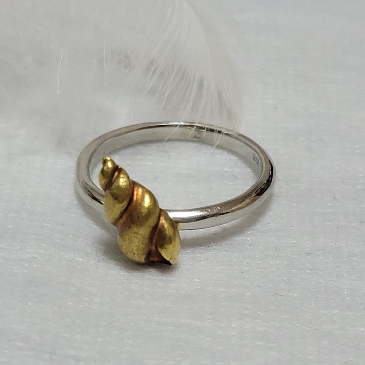 Pt900/K18コンビ 巻き貝モチーフリング 9号サイズ プラチナ 18金 指輪 指環 保証書付き拍卖