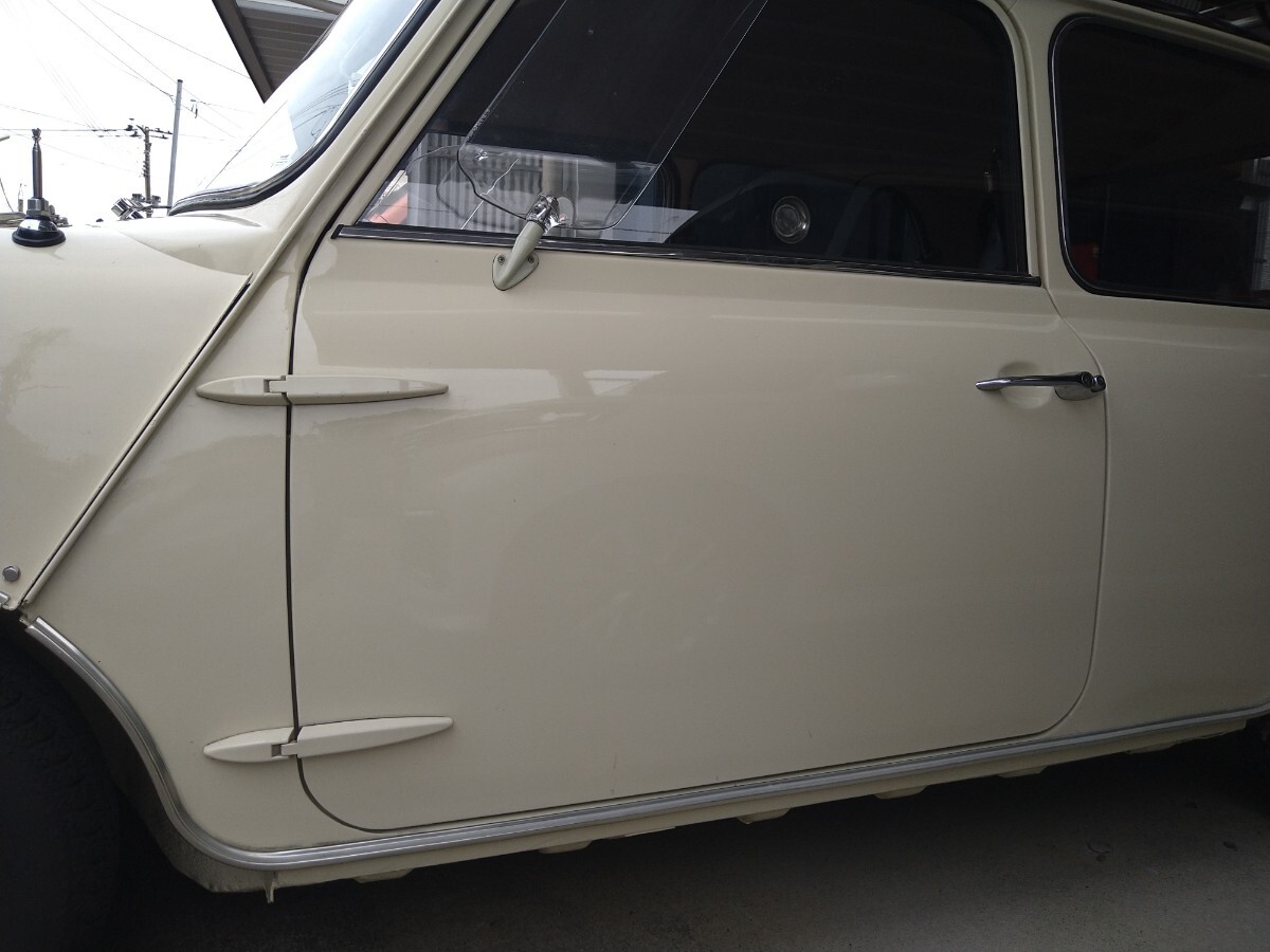 美品♪ローバーミニMK1仕様下部丸加工ドア左♪フェンダー下部三角付き♪レストア車外し♪クラシックミニ 拍卖