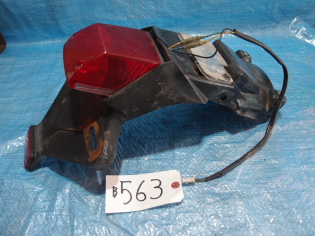 SRX600 1JK テールランプ、リアフェンダーナンバー取り付け部 1台分解体部品多数出品☆彡拍卖