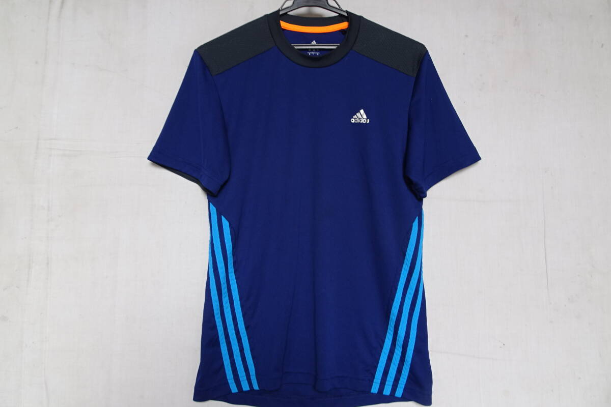 adidas/アディダス/半袖Tシャツ/速乾性素材/肩ヨークチャコールグレー切替/身頃脇水色3本ライン/スポーツ/紺/ネイビー/Mサイズ(6/6R)拍卖
