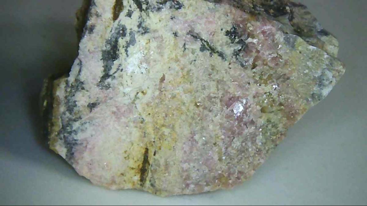 栃木県鷹ノ巣鉱山産【バラ輝石】拍卖