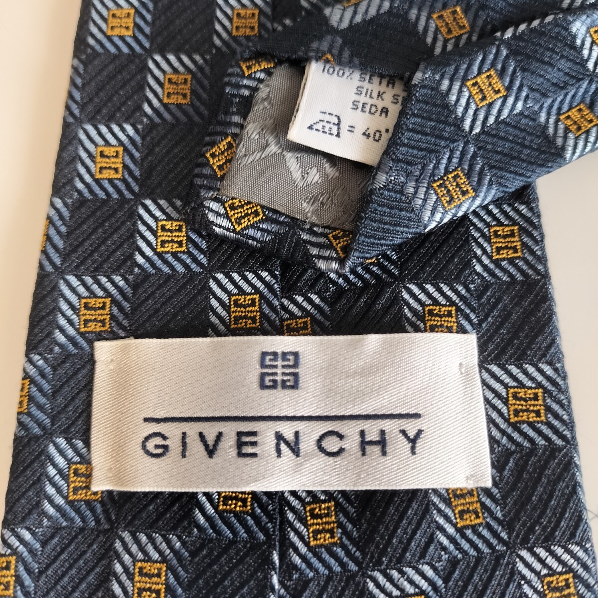 ジバンシィ (GIVENCHY)ジバンシー紺ゴールドロゴスクエアネクタイ拍卖