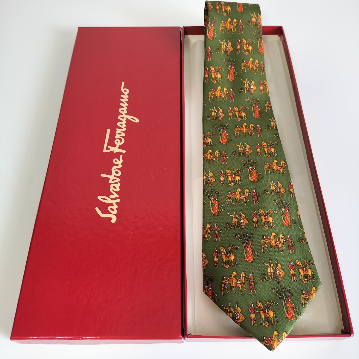 Salvatore Ferragamo(サルヴァトーレフェラガモ)緑木馬人ネクタイ拍卖