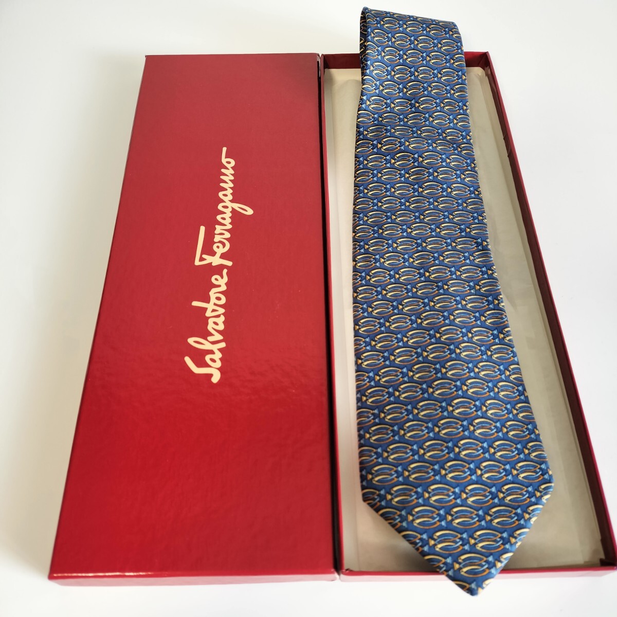 Salvatore Ferragamo(サルヴァトーレフェラガモ)紺ゴールドタブネクタイ拍卖