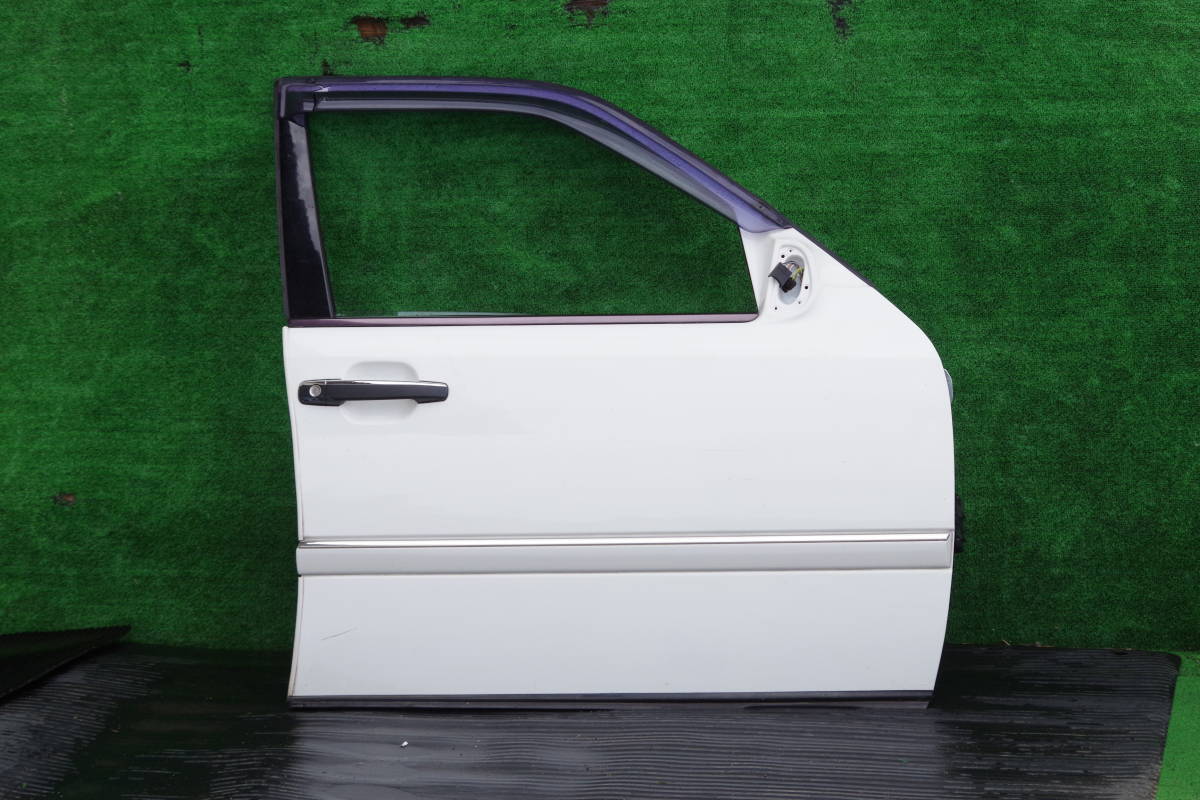 メルセデスベンツ C E202022 フロントドア 右拍卖