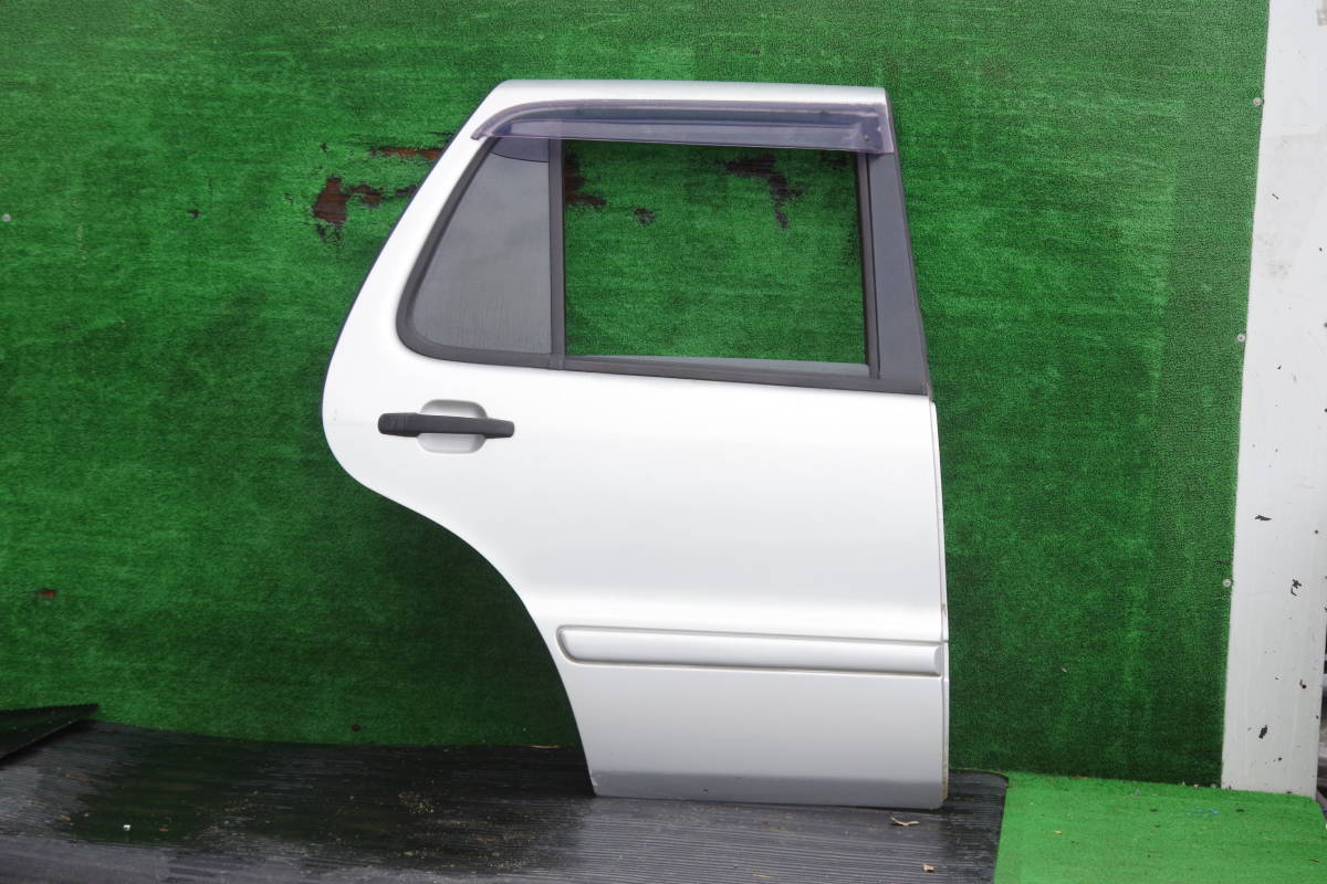 メルセデスベンツ Mクラス ML350 リアドア 右拍卖