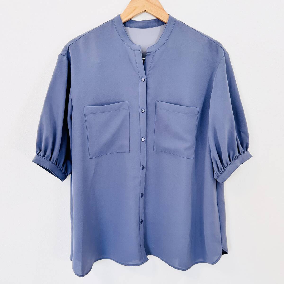 F587ii MICHEL KLEIN(ミッシェルクラン) サイズ38(M位) ブラウス クルーネック ブルー系 レディース ポリエステル100%拍卖