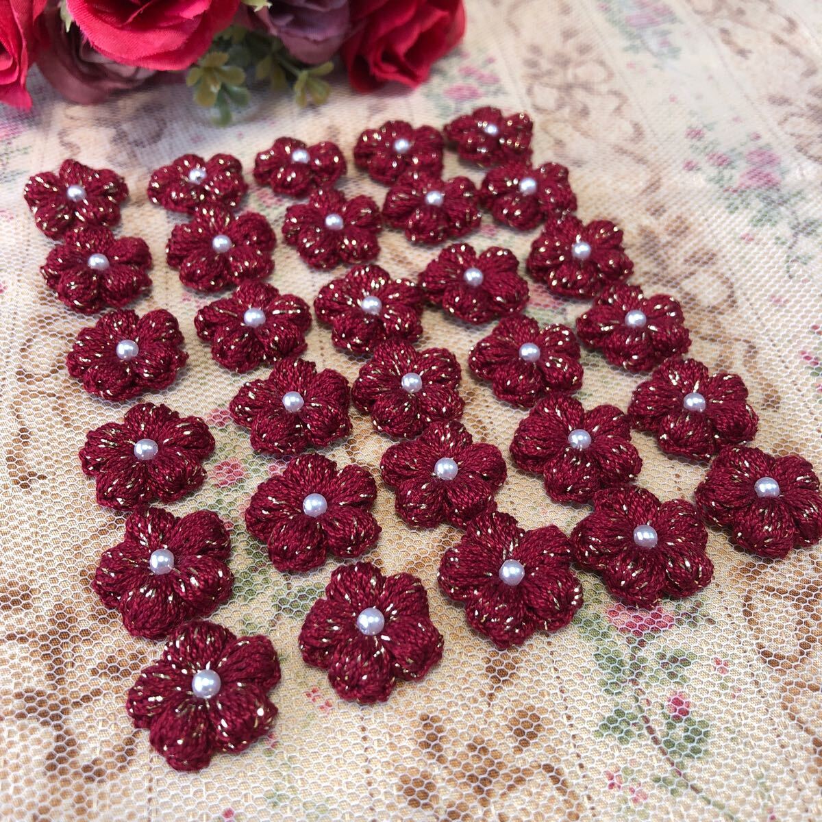 (No.152)☆ハンドメイド☆ぷっくりお花ミニ【ラメ入りレッド】パールビーズ付き モチーフ パーツ等に拍卖