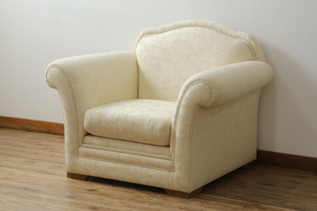 R-055252 中古 展示品 超美品 最高級! サァラ麻布取り扱い bedding POLTRONA エレガントな1人掛けソファ(定価約110万円)(R-055252)拍卖