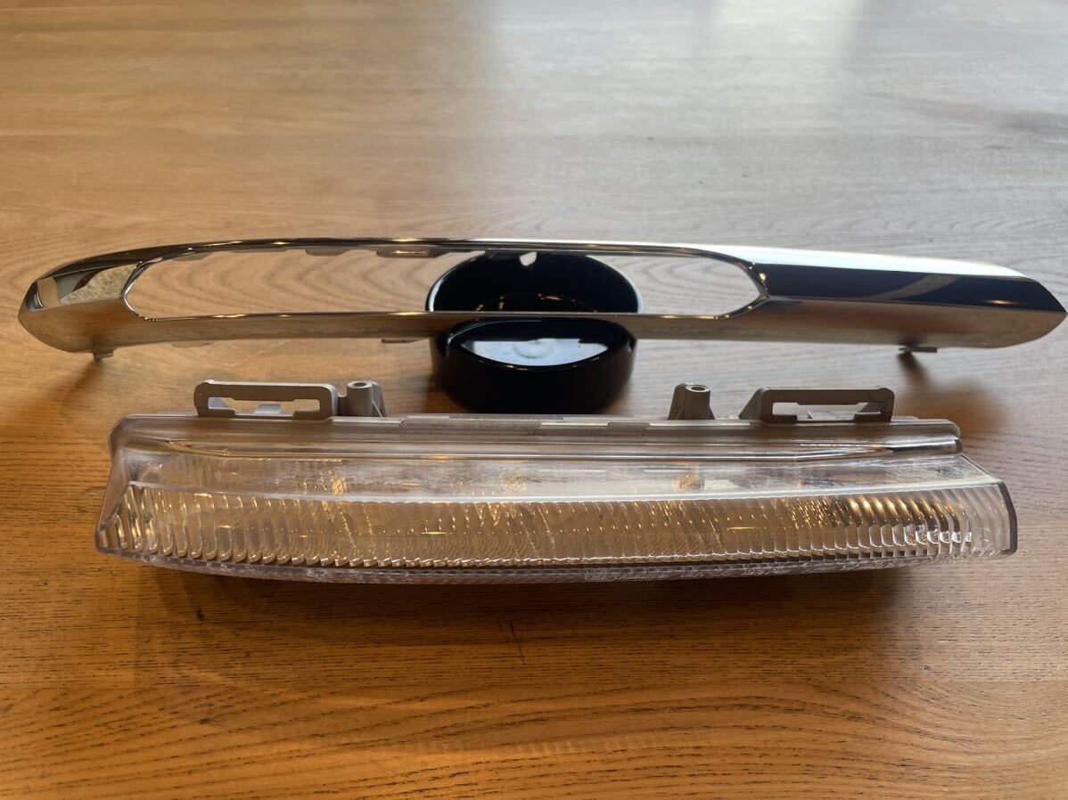 ベンツ W212 Eクラス デイタイムドライビングライト A2049069000 メッキカバー付き拍卖