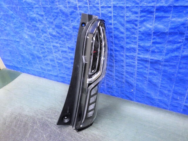 K615 N-BOXカスタム JF3 JF4 右テール D186 33500-TTA-J120-M1 D N BOX カスタム 美品拍卖