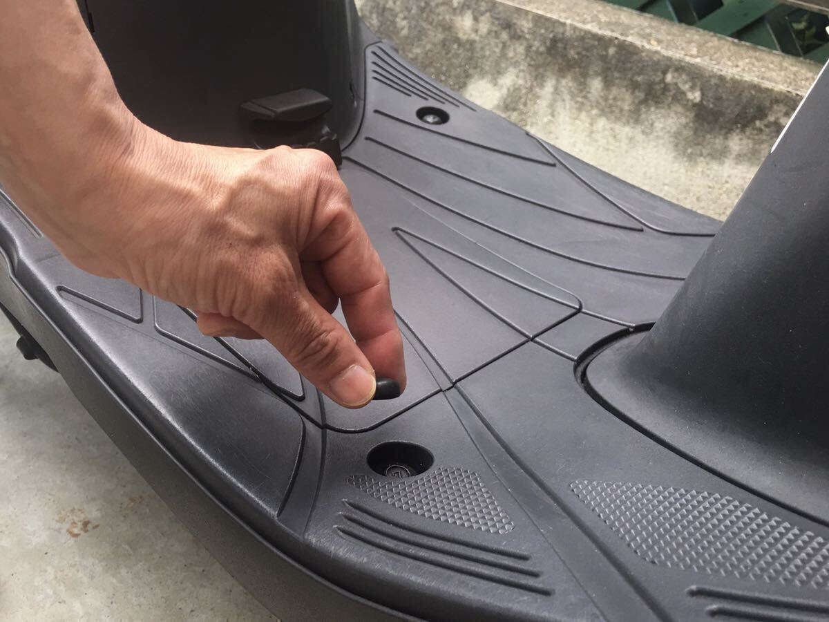 【送料140円】SUZUKI アドレスV125(CF46型)他 ステップ用 六角ボルト頭部カバー(4個セット)拍卖