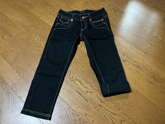 美品 バーバリーブルーレーベル 黒デニムパンツ 24 b665 クロップド拍卖