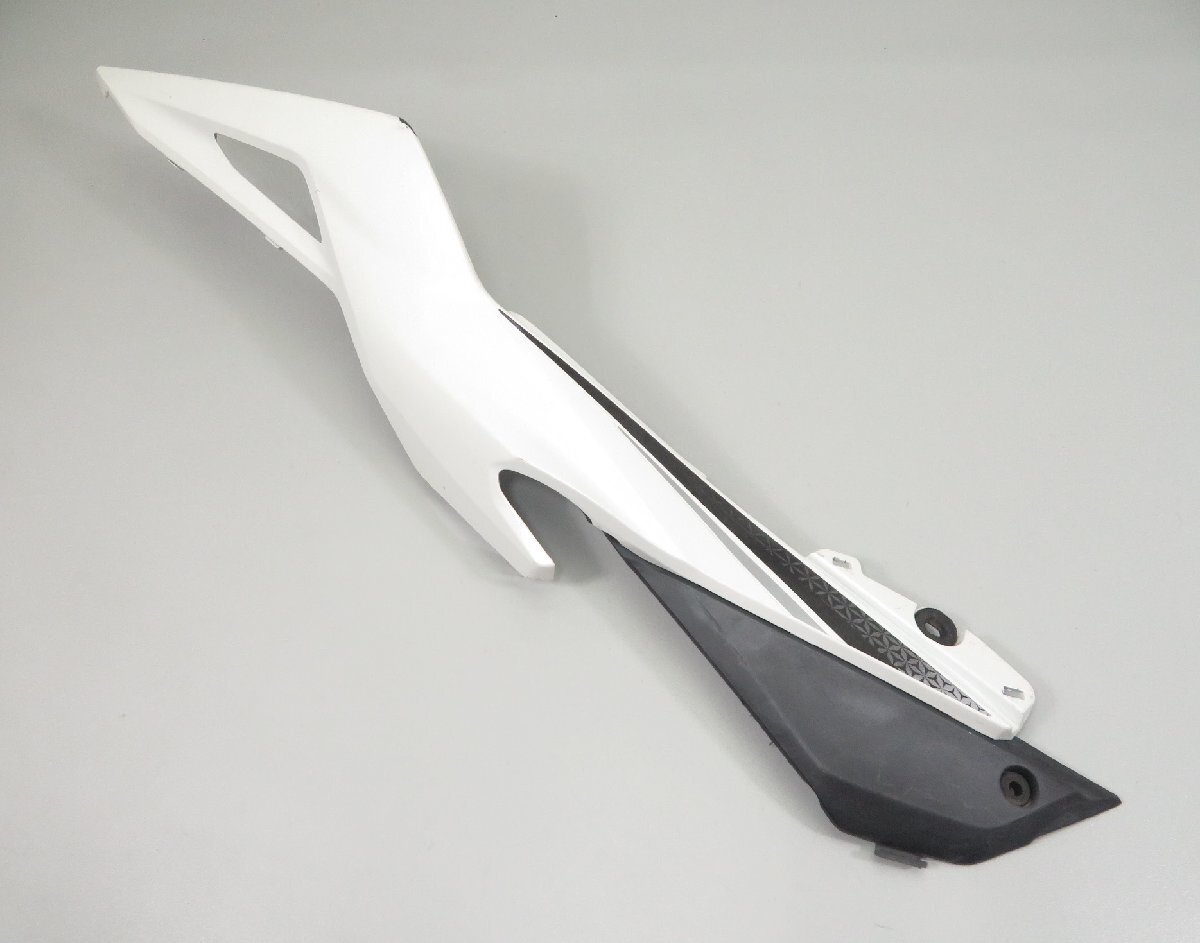 CBR150R FI 純正 右側 シートカウル/テールカウル/リアカウル 白/ホワイト 実動車外し 検 ノーマル カスタム 4拍卖