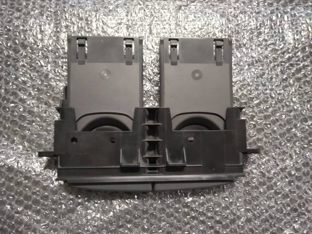 ダイハツ タント L350S 純正 ドリンクホルダー① カップホルダー センタードリンクホルダー拍卖