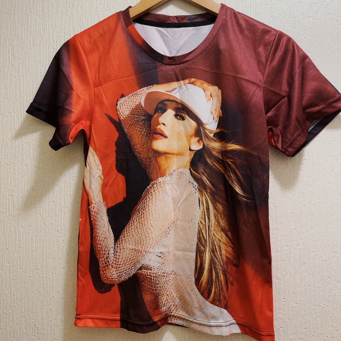 新品★レッド★ホワイト帽子★ジェニファーロペス★セクシーTシャツ★ユニセックスM拍卖