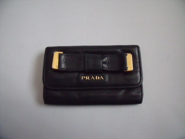 $ 良好品 $ 訳あり ■ PRADA ■ プラダ ■ リボン & ロゴプレート付き ラム革 レザー製・ 4連キーケース ■ 黒 ブラック系 ■ 送料無料!拍卖