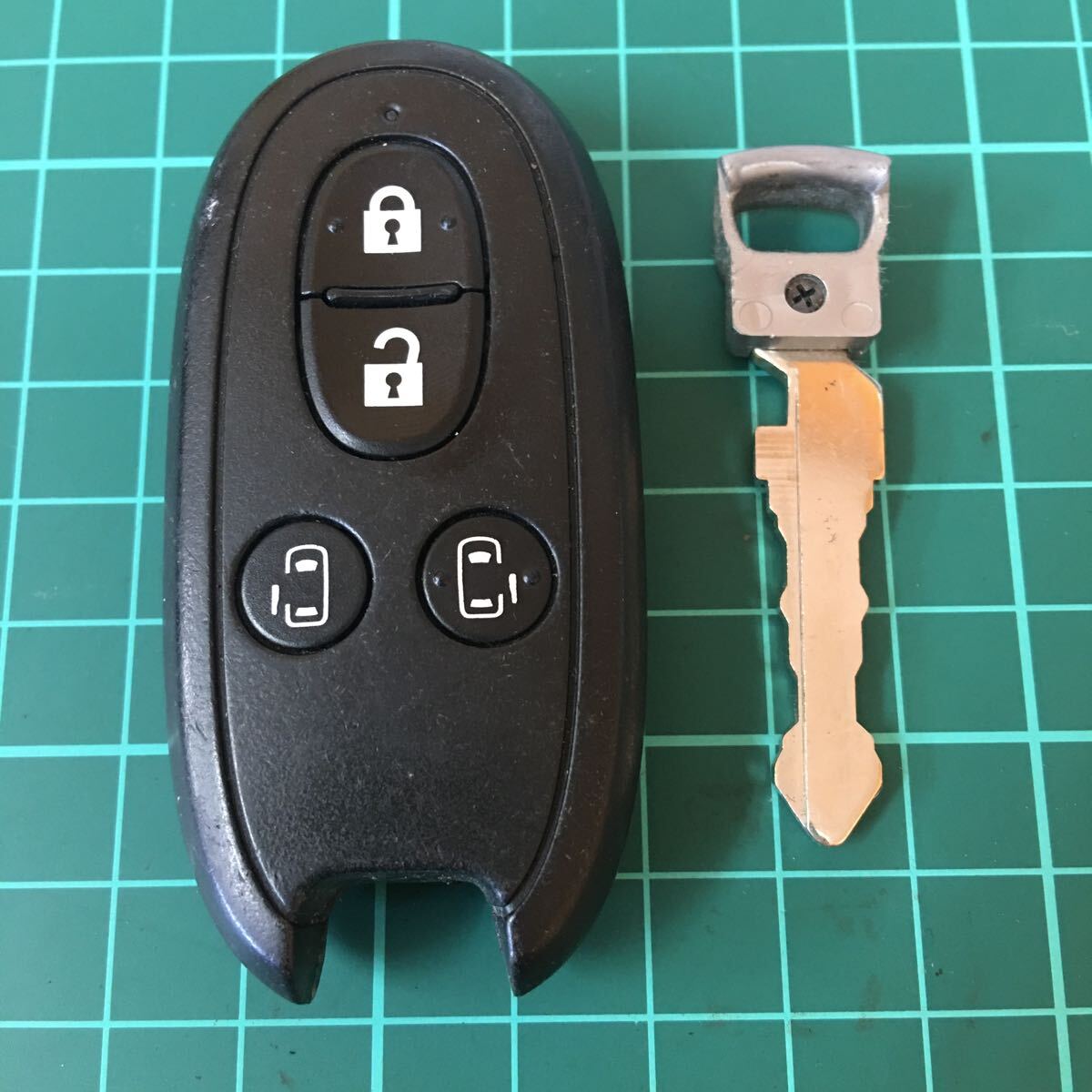 SU12667 点灯 スズキ 純正 007YUUL0212スマートキーレス パレット ソリオ ルークス等 MA15S 日産 スライド 4ボタン拍卖
