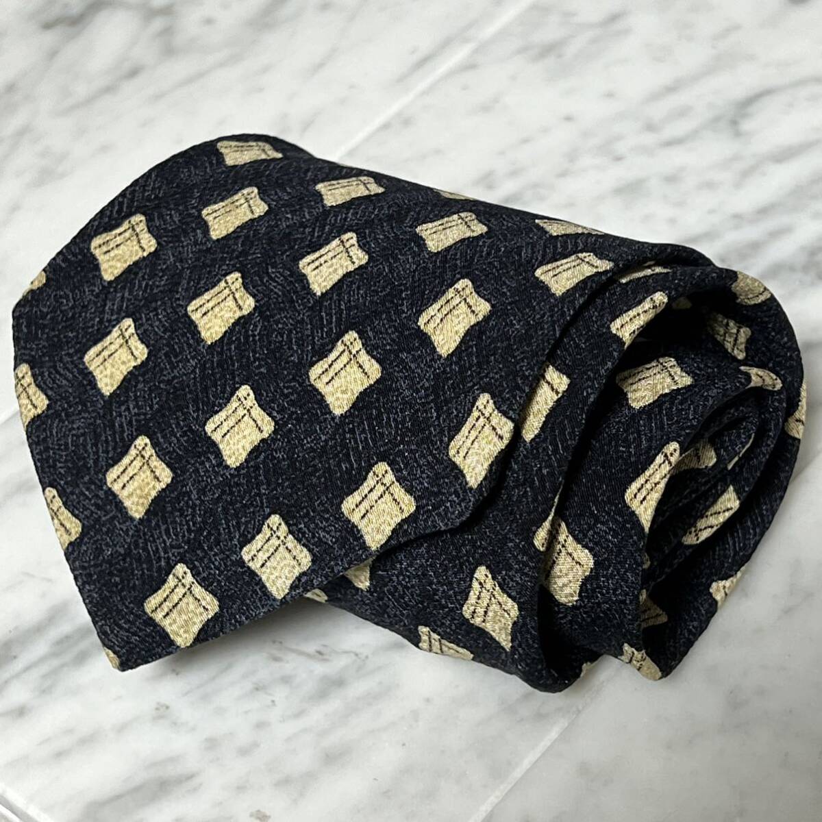 770円~ ARMANI ネクタイ ネイビー 小紋 (B2)拍卖