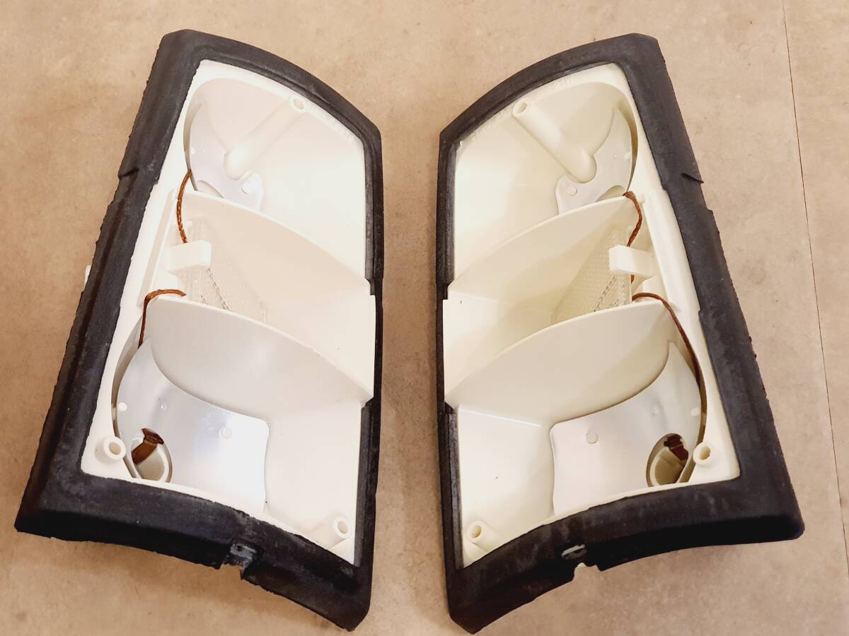 ルノー・6 シス テールランプベース左右セット拍卖