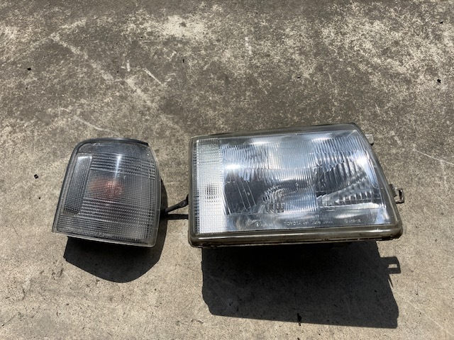 クラウンコンフォートYXS11 YXS10 YSS10右ヘッドライト+クリアランスコーナランプ★ KOITO 100-76343★クラウンタクシー拍卖