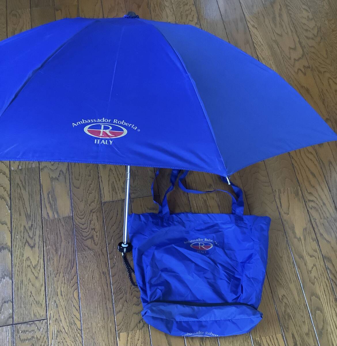 【新品】Ambassador Roberta アンバサダー・ロベルタ 折りたたみ傘 男女兼用 傘 バック 雨傘 エコバッグ 携帯バックブルー 青 拍卖