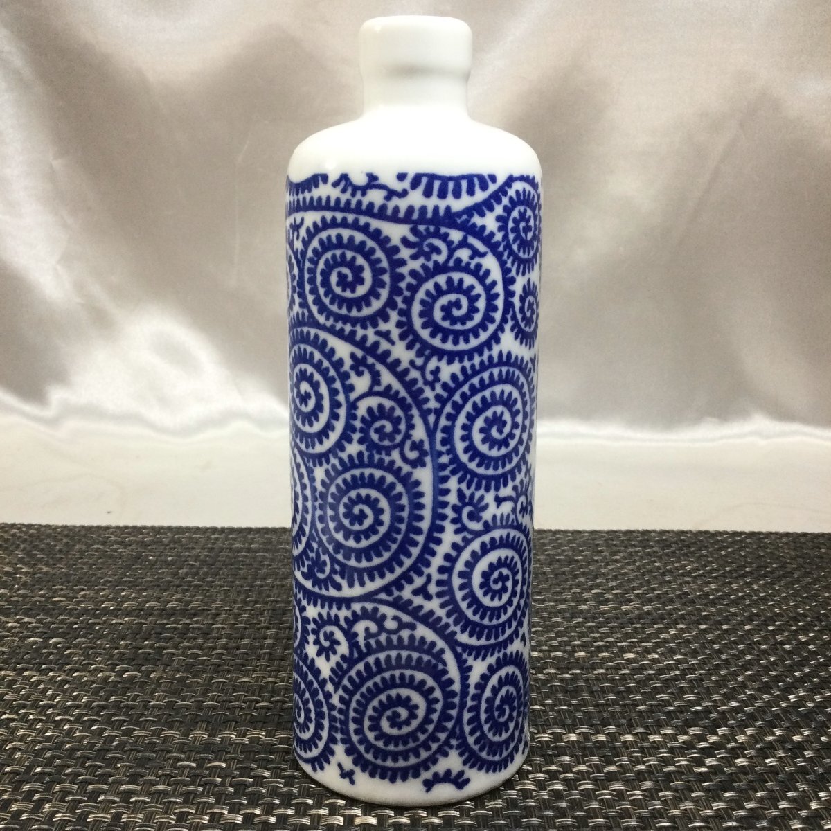 【中古/現状品/TO】- 蛸唐草 泉匠 焼酎空ボトル 徳利 花入れ 一輪挿し 花瓶 高さ約19cm 陶器 置物 インテリア MZ0629拍卖