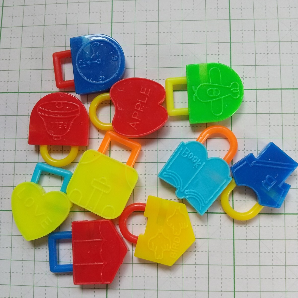 プラトイ カギ 鍵 カラフル チープトイ 10個セット ミニフィギュア ミニプラ パーツ 南京錠拍卖